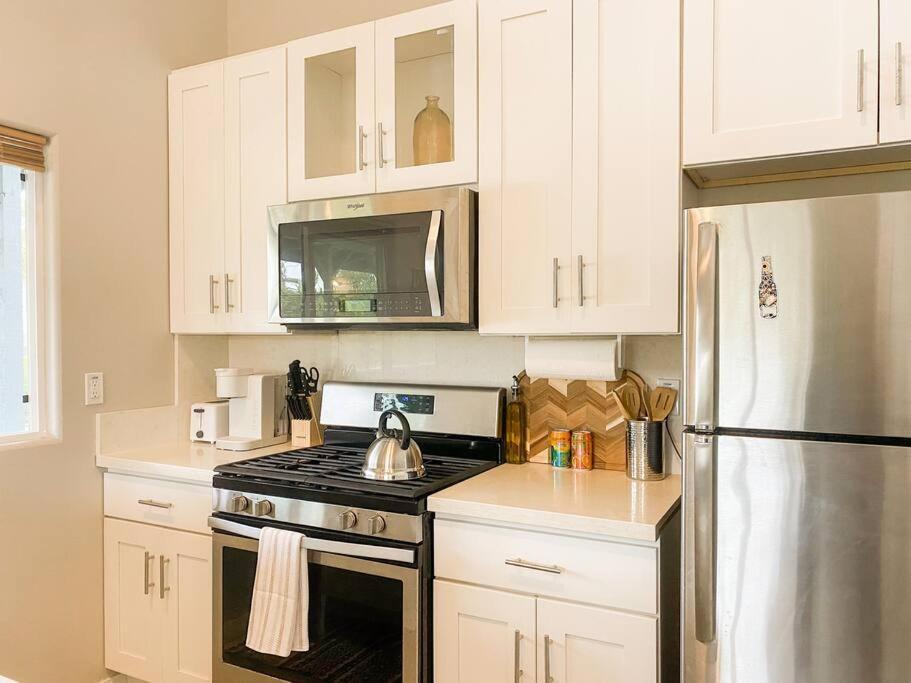 Appartement Hibiscus Hale, Full Kitchen, King Bed, Parking à Keaau Extérieur photo